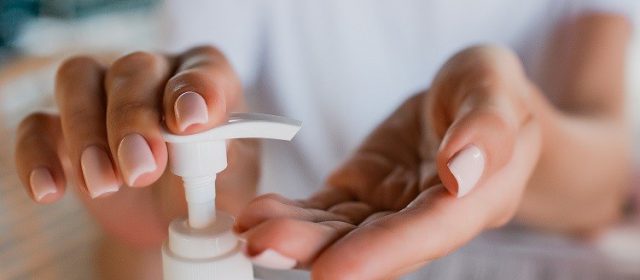 Bahaya Menggunakan Hand Sanitizer Secara Berlebihan