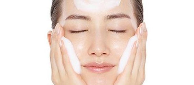 Facial wash untuk kulit sehat alami