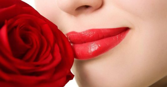 Tips Membuat Bibir Merona dengan Batrisyia