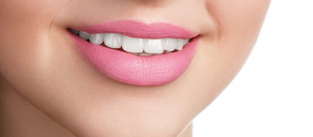 Tips Memakai Lipstik untuk Bibir Hitam